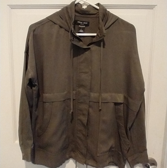 Lightweight jacket with hoodie - Picture 2 of 3
